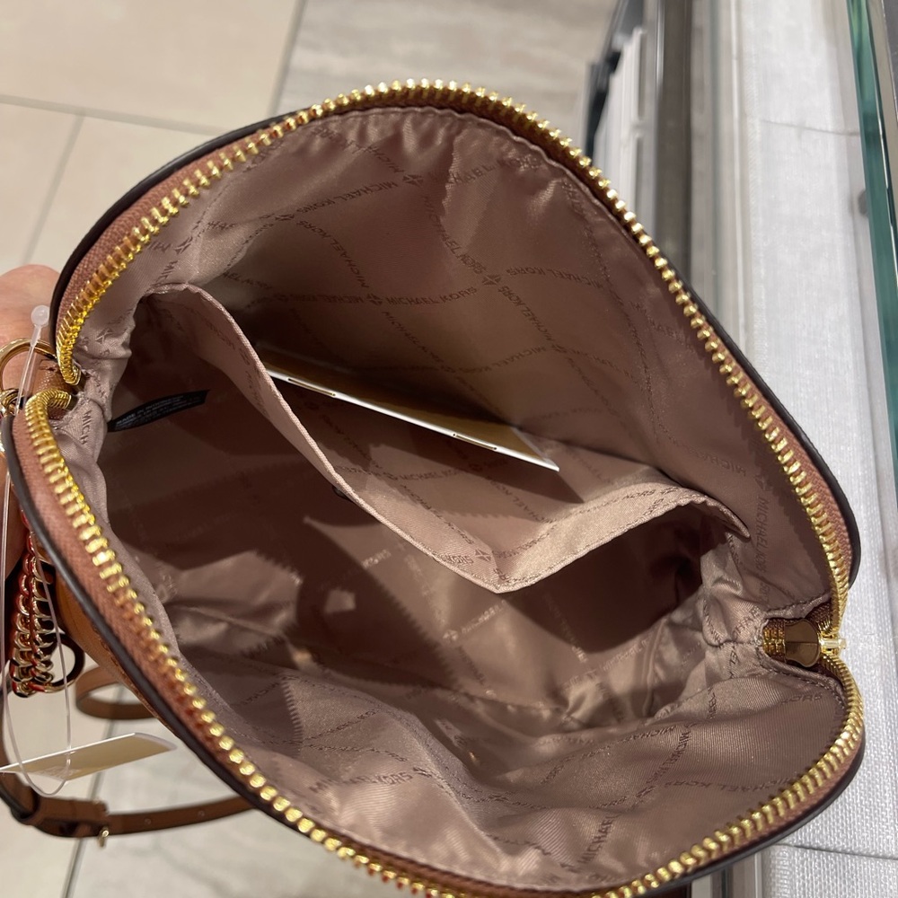 MICHAEL KORS Jet Set Travel Medium Dome Crossbody XCROSS XBODY Bag
Luggage 
NWT - Picture 11 of 16